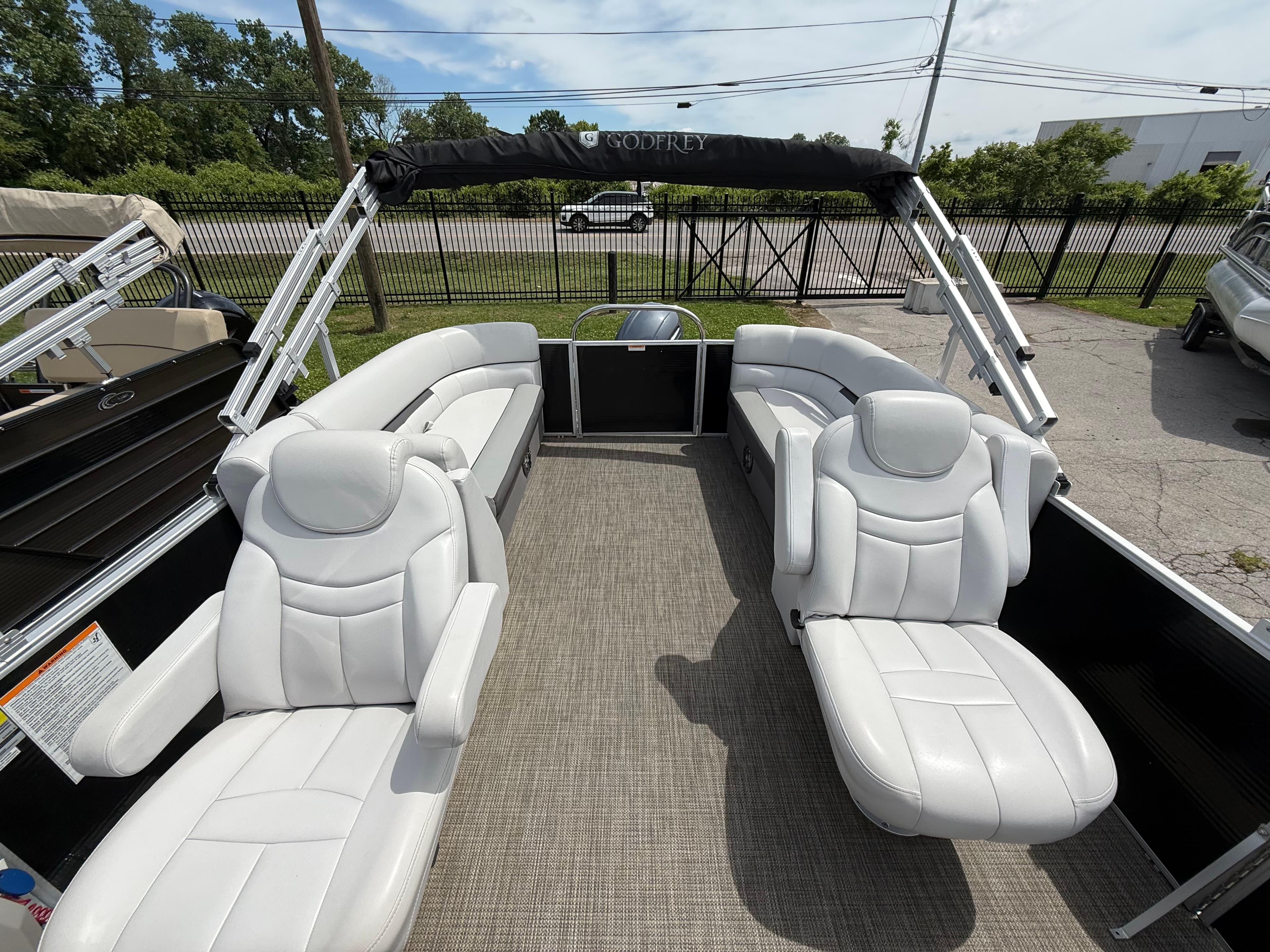 2022 Sweetwater SB - exterior