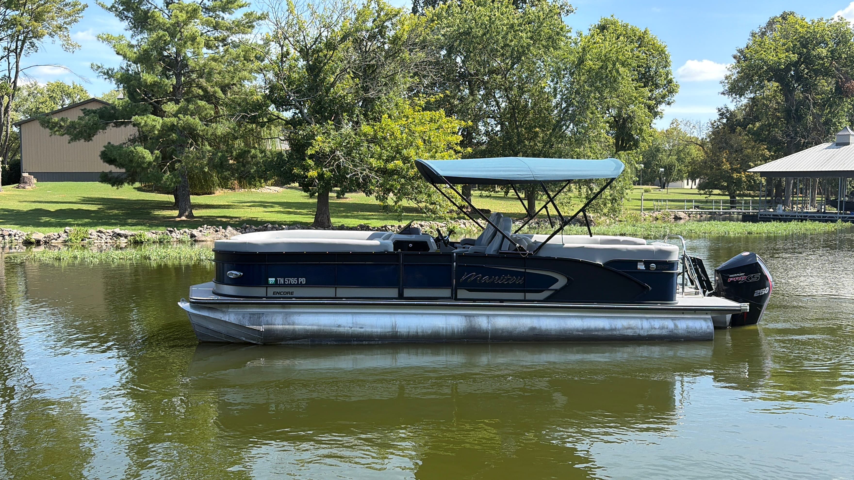 2022 Manitou Encore - exterior