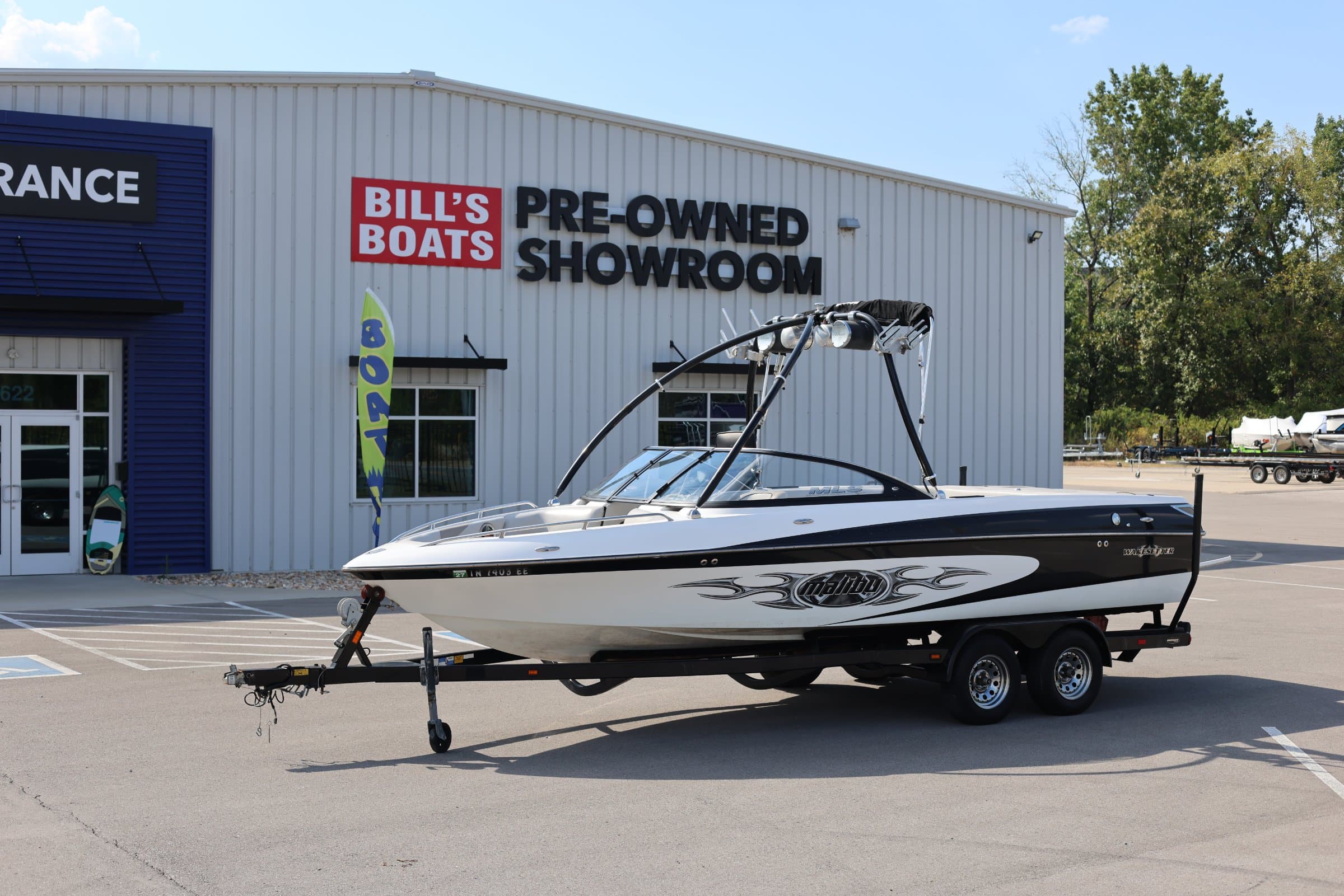 2004 Malibu 23 LSV Wakesetter - exterior