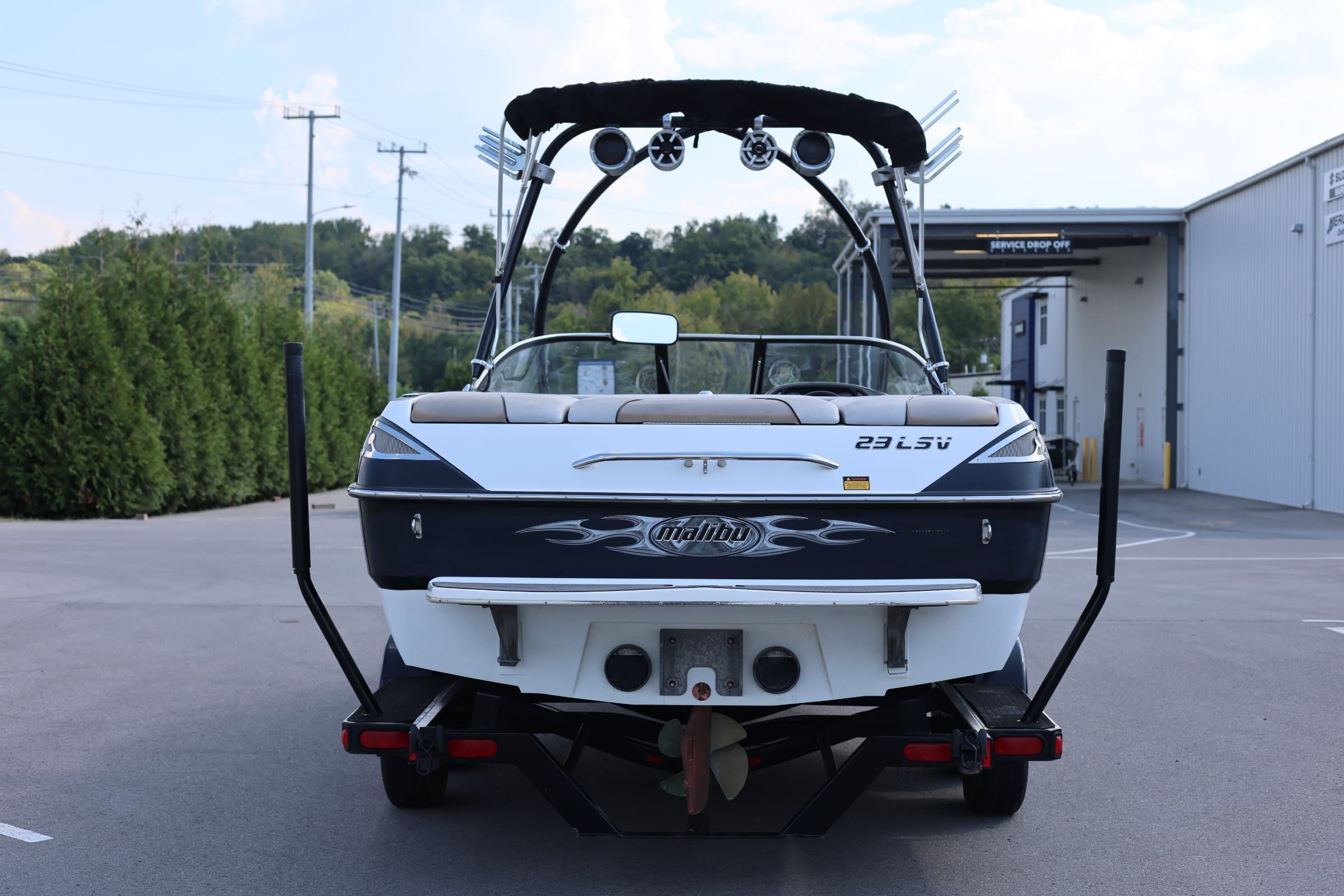 2004 Malibu 23 LSV Wakesetter - exterior