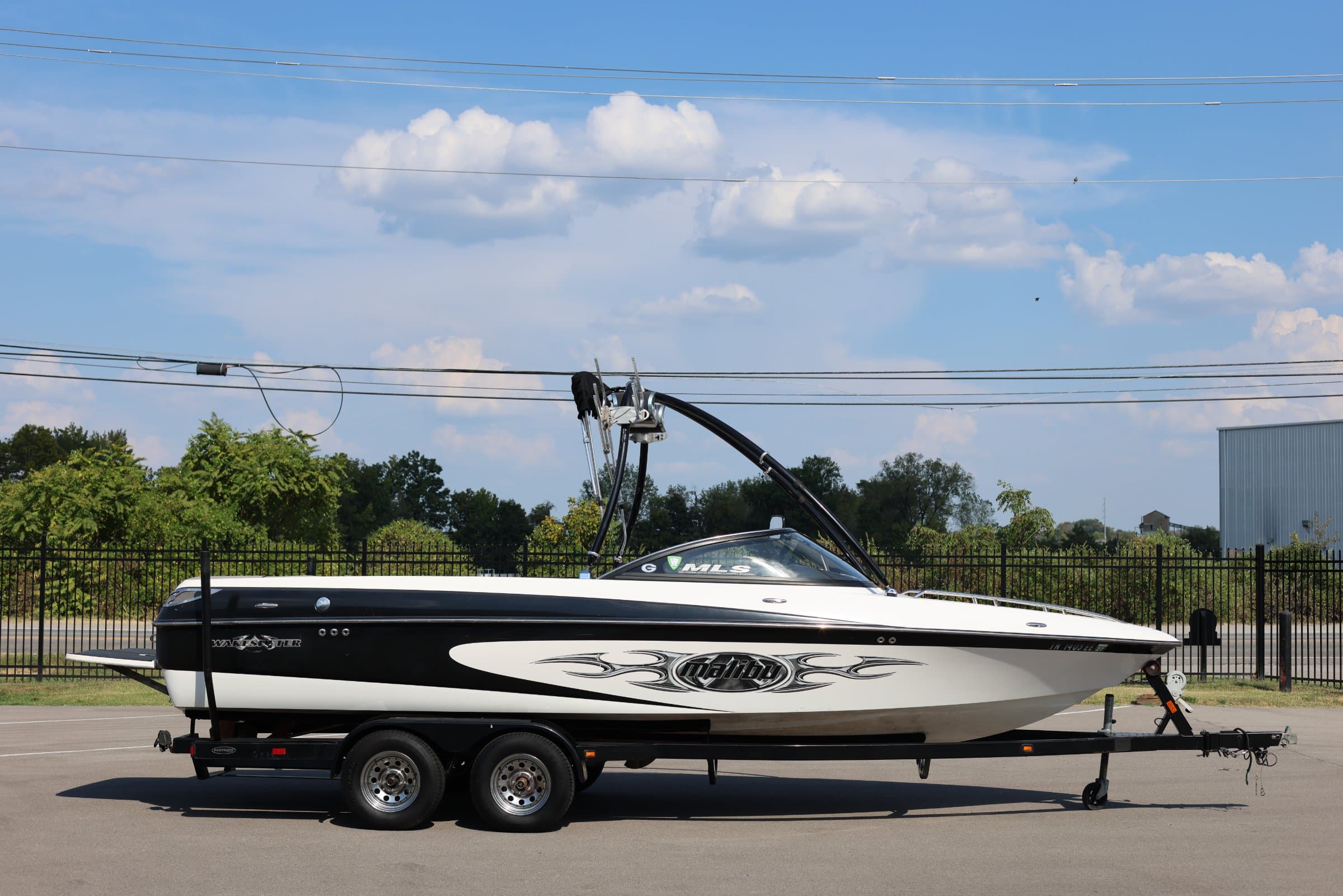 2004 Malibu 23 LSV Wakesetter - exterior
