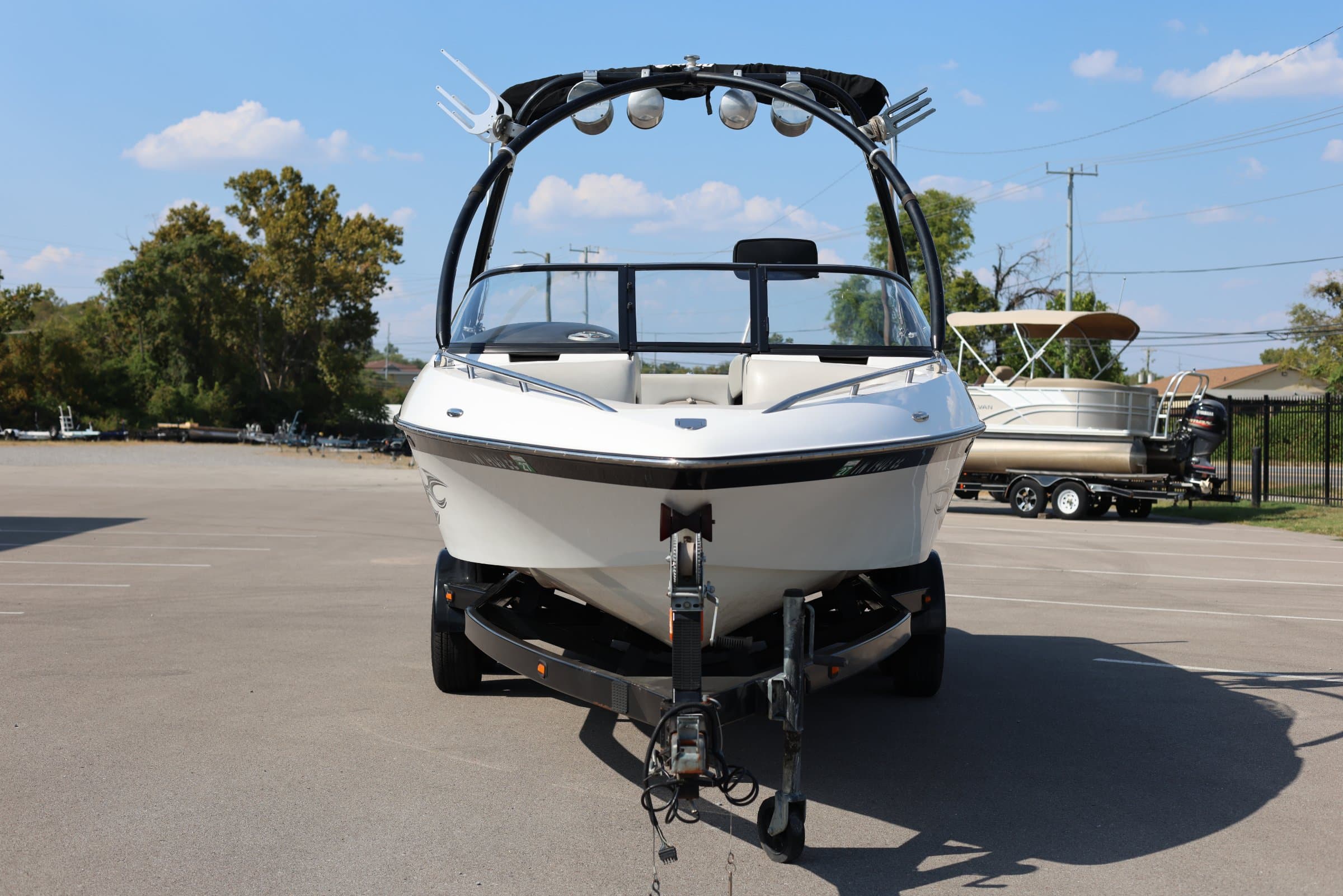 2004 Malibu 23 LSV Wakesetter - exterior