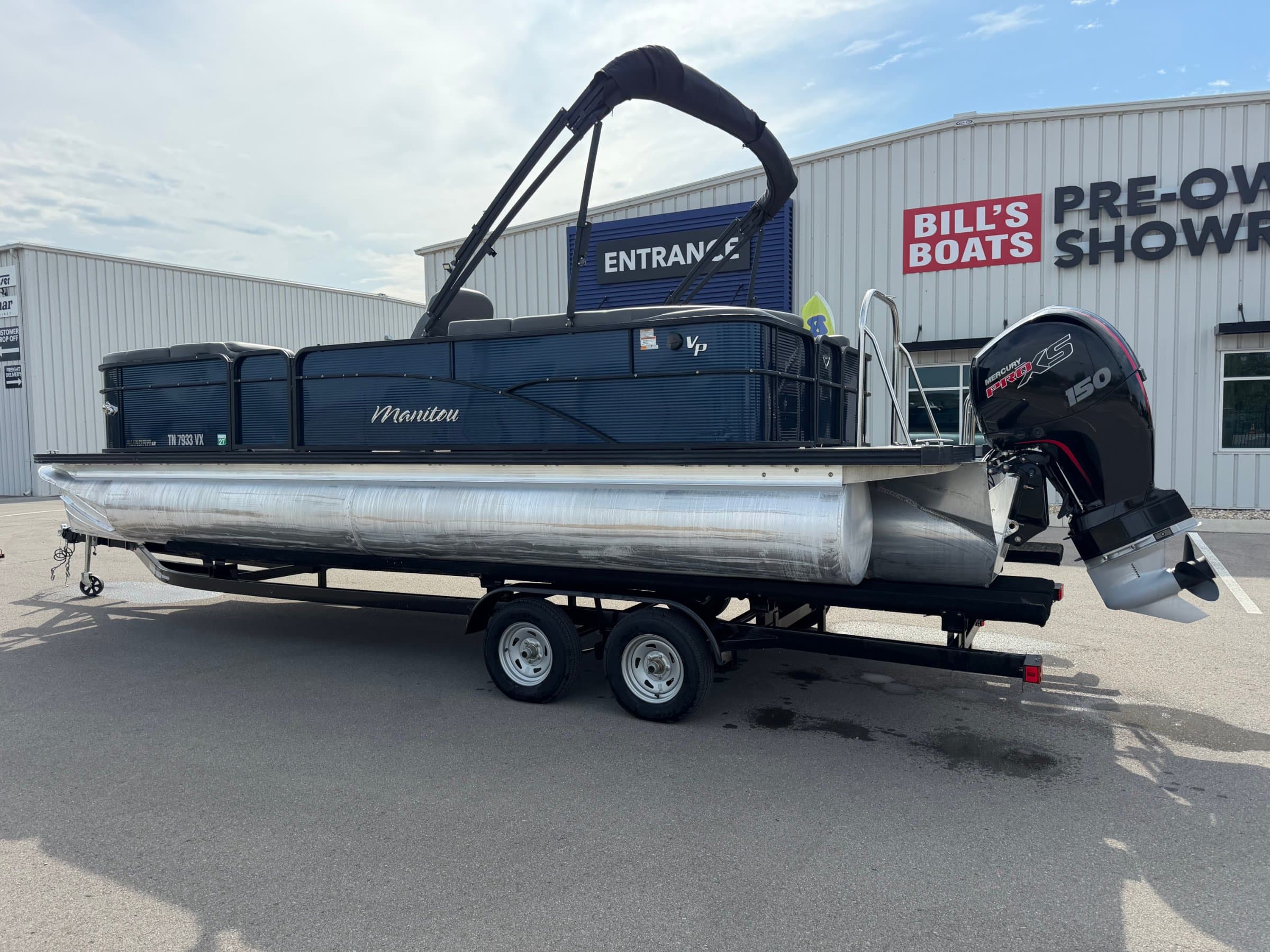 2022 Manitou Aurora - exterior