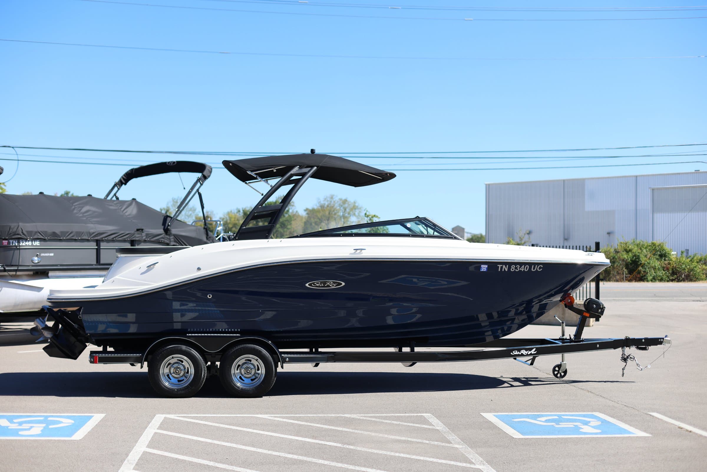 2023 Sea Ray 230 SPX - exterior