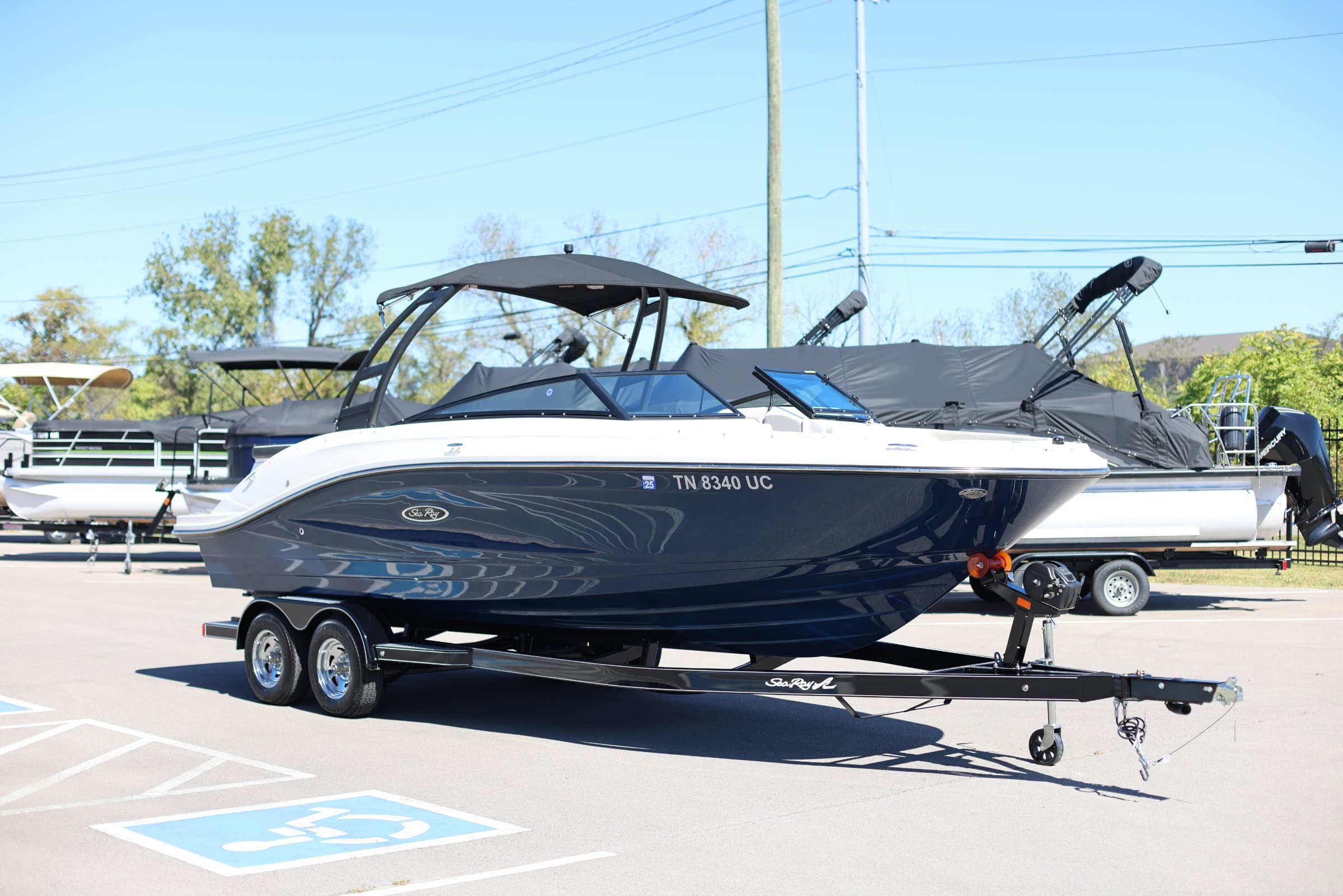 2023 Sea Ray 230 SPX - exterior