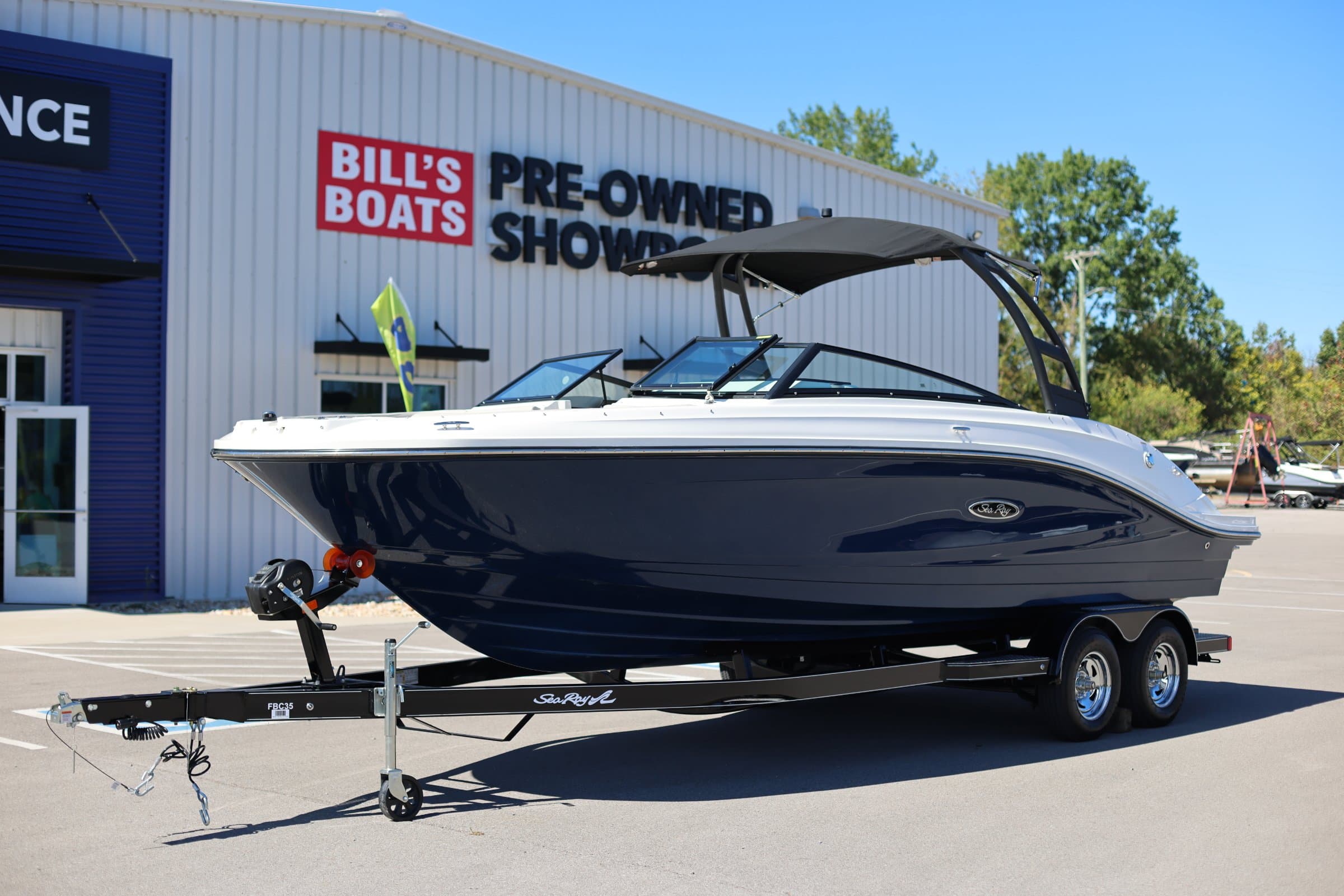2023 Sea Ray 230 SPX - exterior