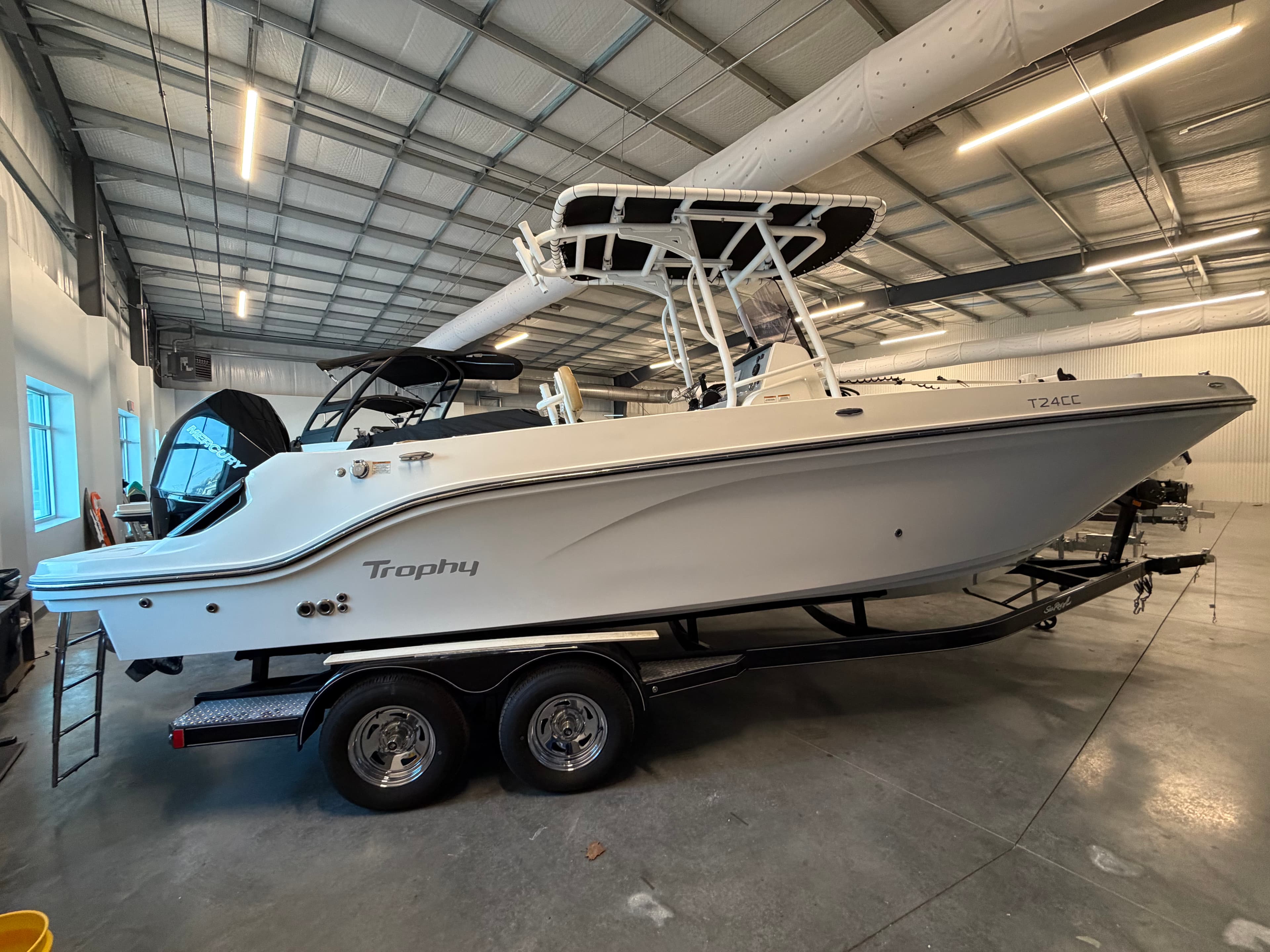 2023 Trophy CC24 - exterior